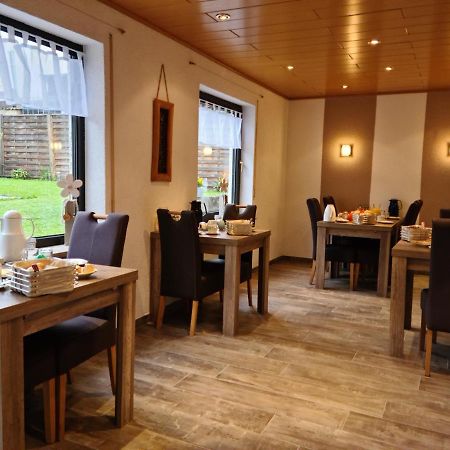 Gaestehaus Portugall เอลเลนซ์-พอลเทอร์สดอร์ฟ ภายนอก รูปภาพ