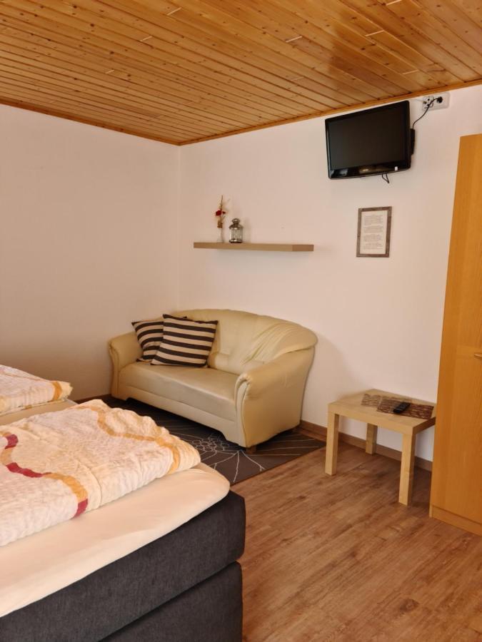 Gaestehaus Portugall เอลเลนซ์-พอลเทอร์สดอร์ฟ ภายนอก รูปภาพ