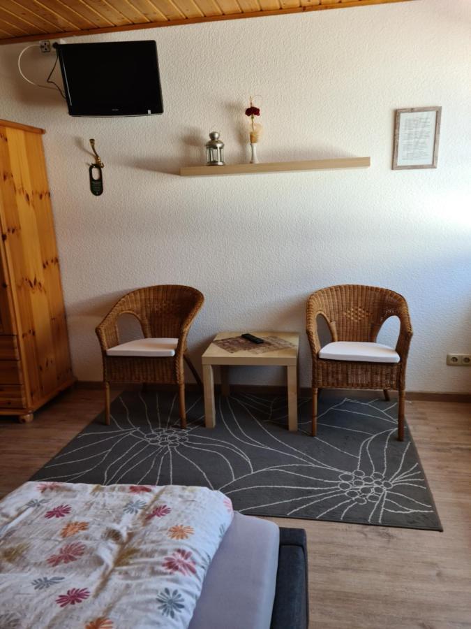 Gaestehaus Portugall เอลเลนซ์-พอลเทอร์สดอร์ฟ ภายนอก รูปภาพ
