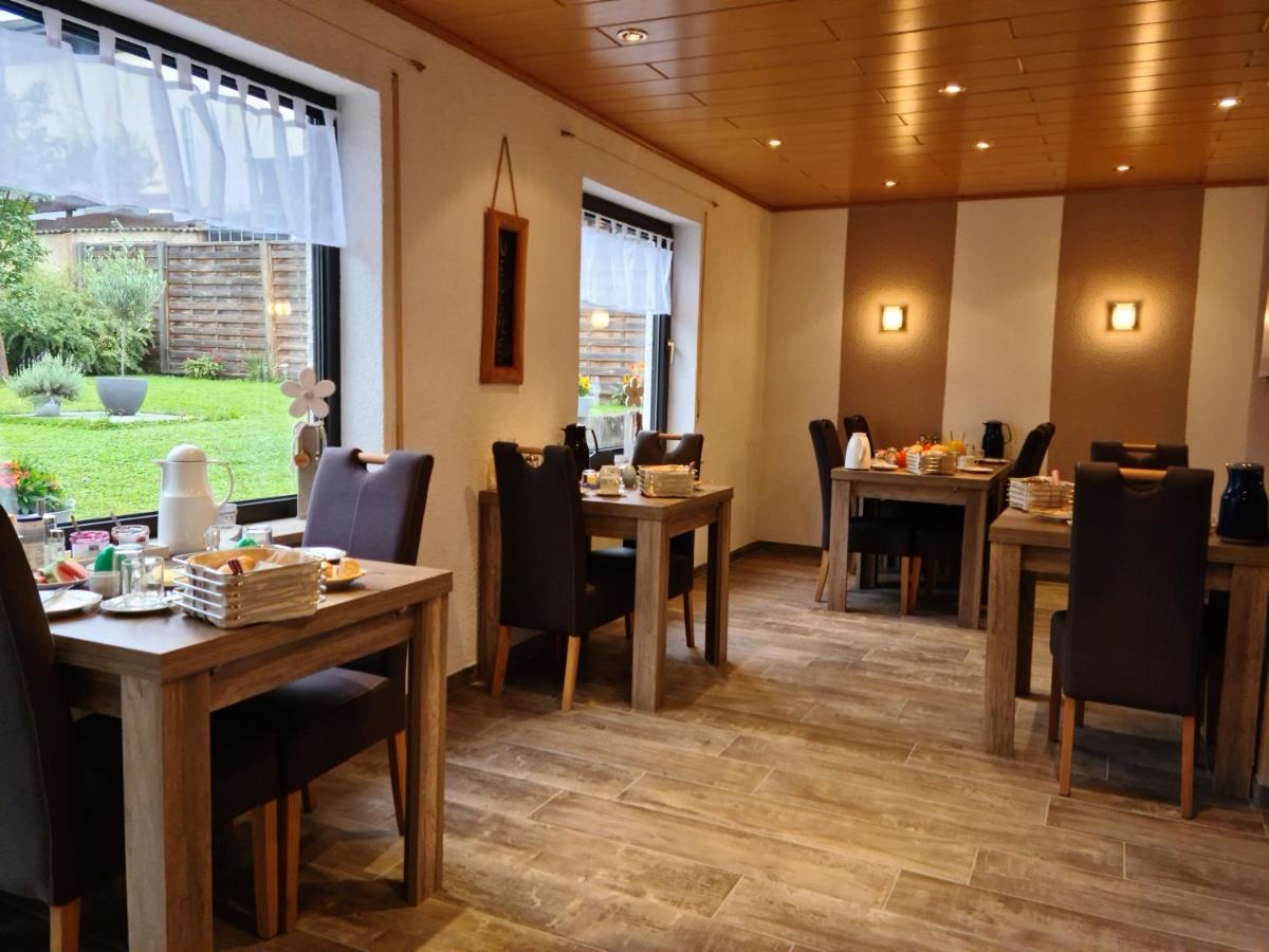 Gaestehaus Portugall เอลเลนซ์-พอลเทอร์สดอร์ฟ ภายนอก รูปภาพ