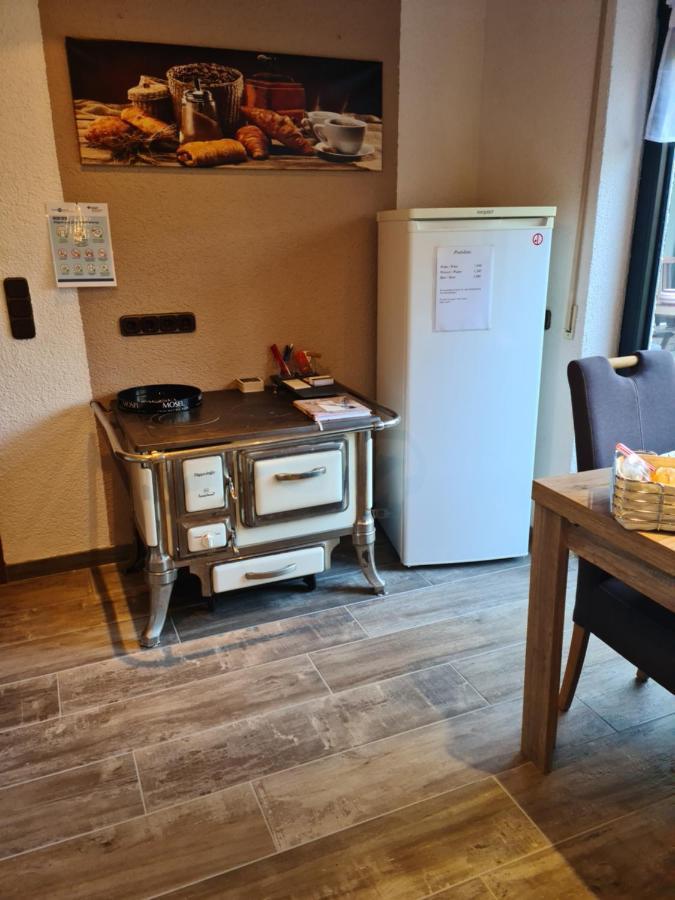 Gaestehaus Portugall เอลเลนซ์-พอลเทอร์สดอร์ฟ ภายนอก รูปภาพ